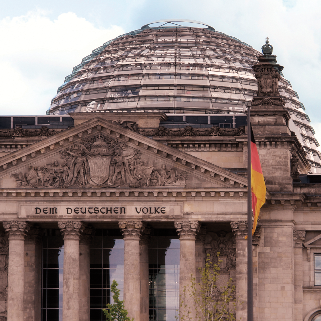 Frontansicht vom Bundestag.